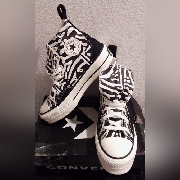 Converse Chuck Taylor All Star Lift Hi Women’s Size 6 NWT - Picture 1 of 9